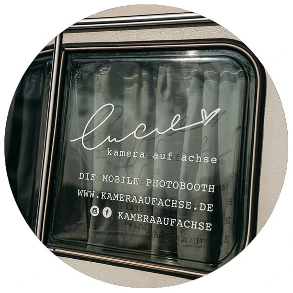 Lucie | mobile Fotobox im Caravan in Köln, NRW und deutschlandweit